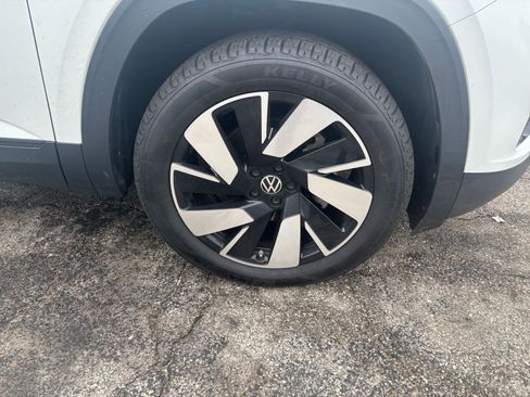 Used 2025 Volkswagen Atlas Cross Sport SE image 28