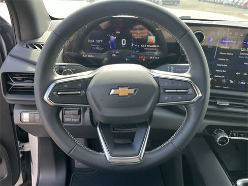 New 2025 Chevrolet Silverado EV LT image 11