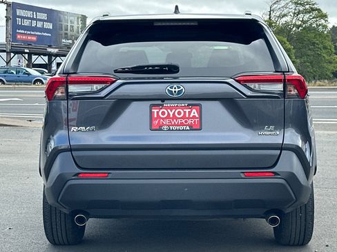 Used 2021 Toyota RAV4 LE w/ Carpet Mat Package (TMS) AWD/4WD image 5