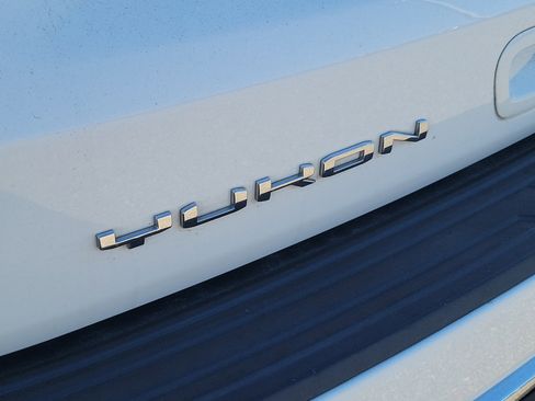 Used 2021 GMC Yukon XL SLT w/ SLT Luxury Plus Package image 12