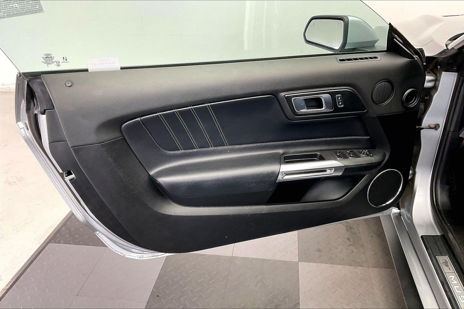 Used 2022 Ford Mustang Premium RWD image 25