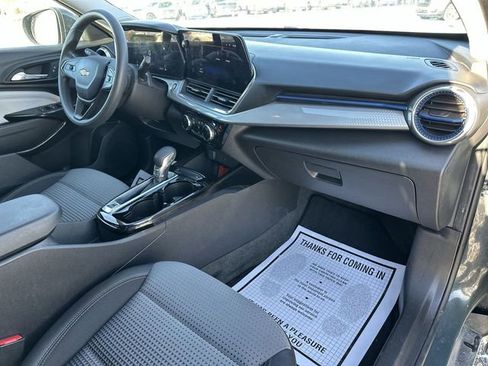 Used 2025 Chevrolet Trax LT image 29