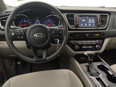 Used 2019 Kia Sedona LX FWD image 22