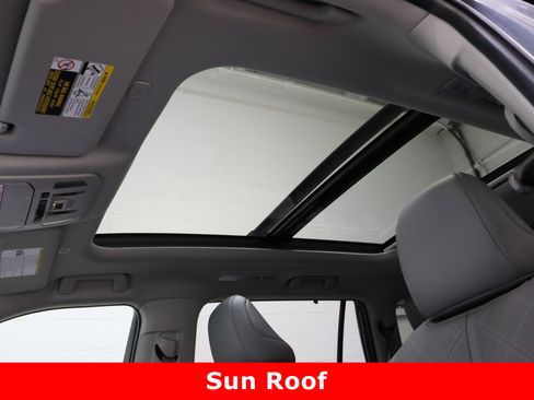 Used 2023 Toyota Highlander Platinum image 28