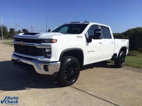 Used 2025 Chevrolet Silverado 2500 LT image 3