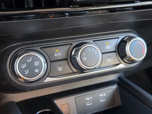 Used 2025 Nissan Kicks SV w/ Illumination Package image 31