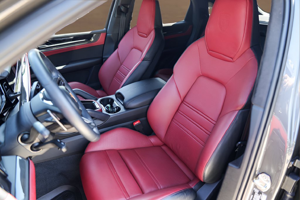 Used 2024 Porsche Cayenne Turbo GT AWD/4WD image 7