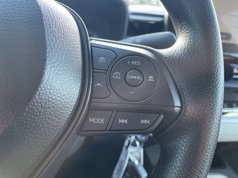 Used 2025 Toyota Corolla LE image 16