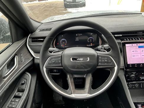 New 2025 Jeep Grand Cherokee L Limited w/ Luxury Tech Group II image 31