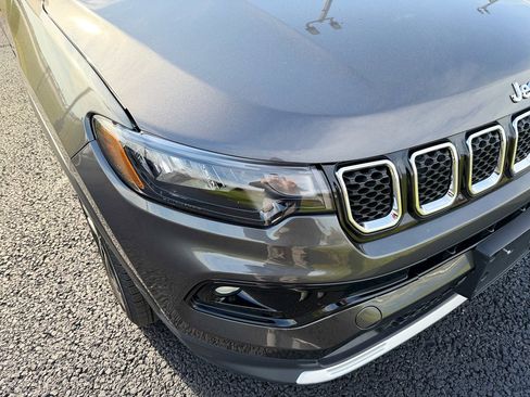 Used 2024 Jeep Compass Limited image 10