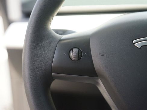 Used 2022 Tesla Model Y Performance AWD/4WD image 23