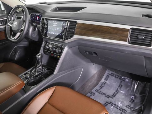 Used 2023 Volkswagen Atlas SE image 43