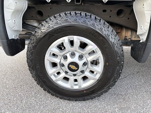 Used 2025 Chevrolet Silverado 2500 LT w/ Convenience Package AWD/4WD image 16