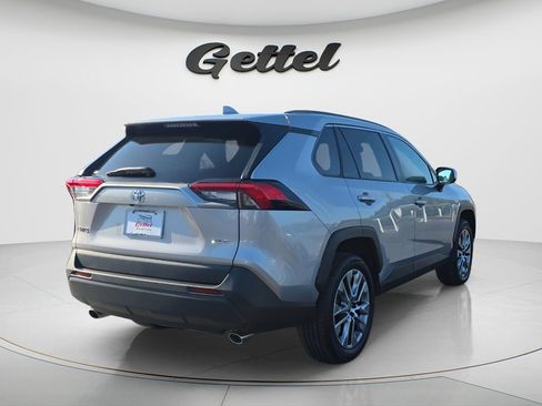 Used 2022 Toyota RAV4 XLE Premium FWD image 5