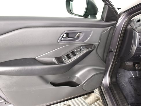 Used 2024 Nissan Rogue S image 34