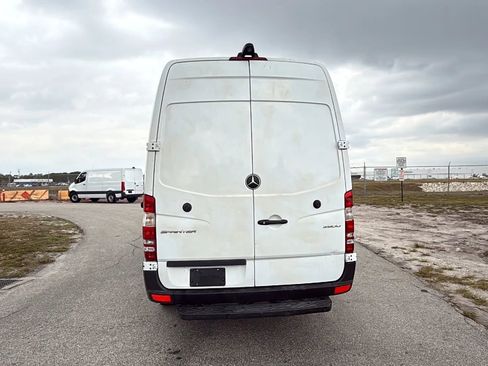 Used 2017 Mercedes-Benz Sprinter 2500 image 4