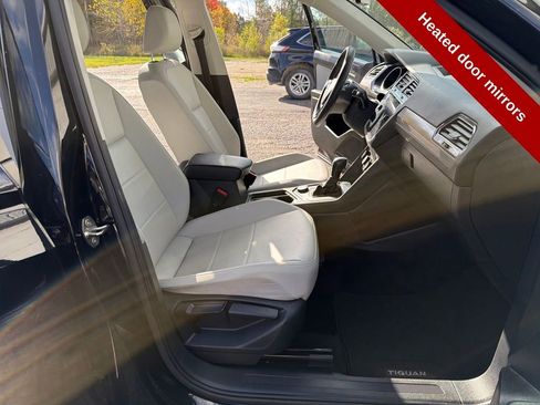 Used 2021 Volkswagen Tiguan SE image 34
