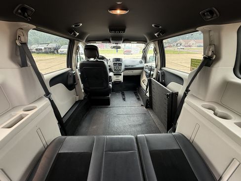 Used 2018 Dodge Grand Caravan SXT FWD image 34