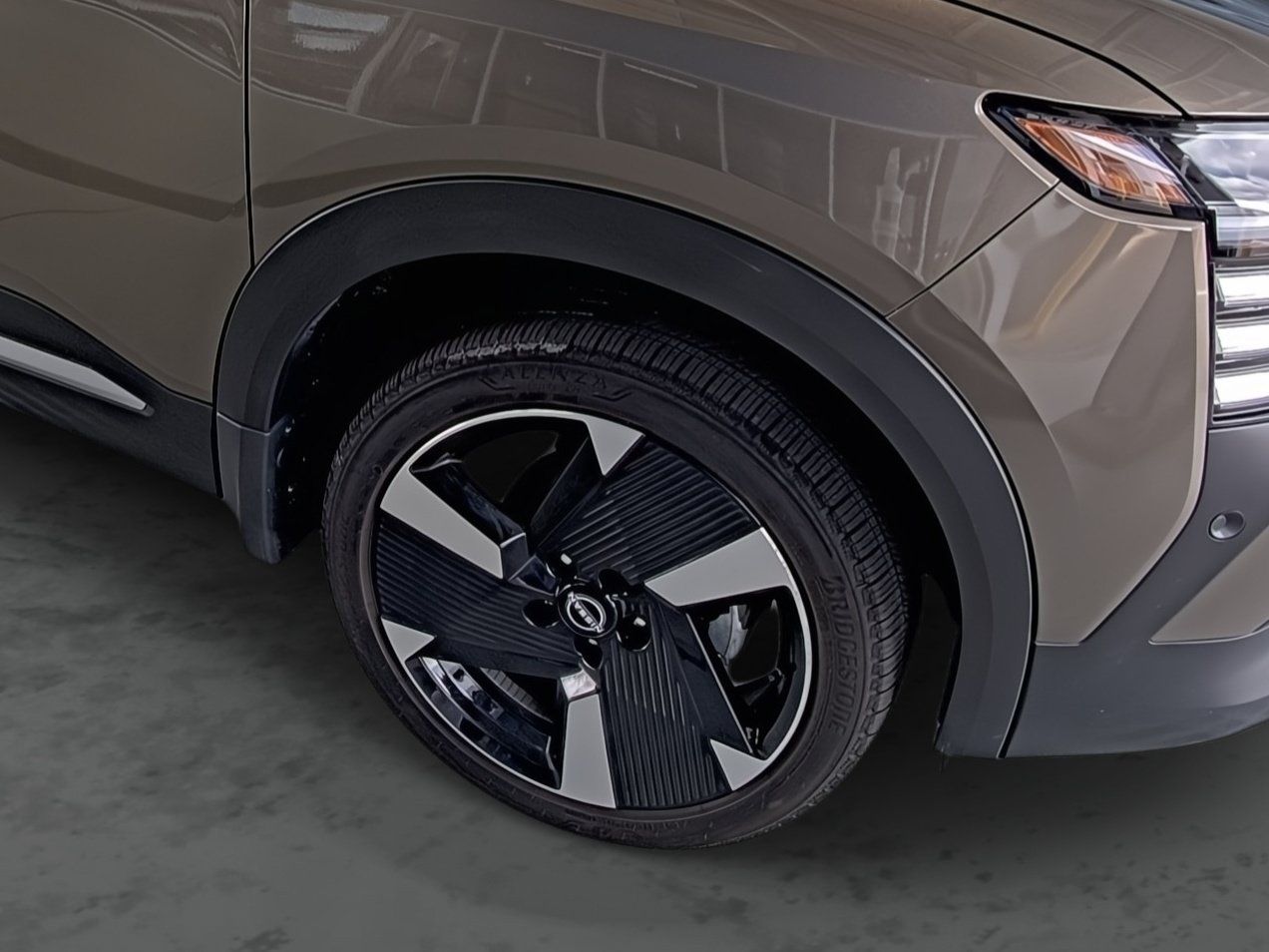 Used 2025 Nissan Kicks SR w/ SR Premium Package FWD image 14