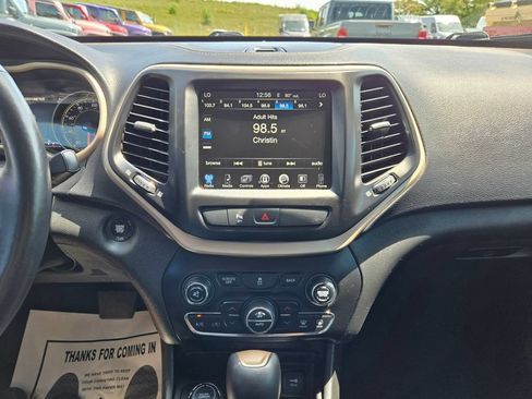 Used 2018 Jeep Cherokee Limited AWD/4WD image 20