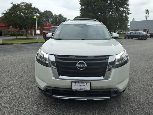 Used 2023 Nissan Pathfinder SL image 2