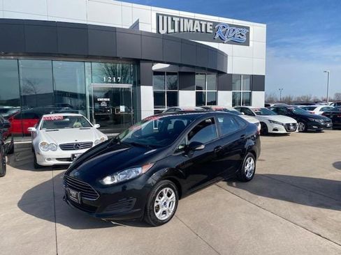 Used 2014 Ford Fiesta SE image 1