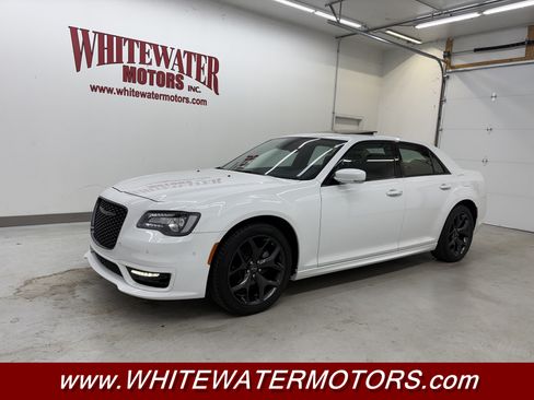 Used 2023 Chrysler 300 Touring L w/ Popular Equipment Group RWD image 1