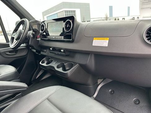 Used 2022 Mercedes-Benz Sprinter 4500 w/ Parking Package image 11