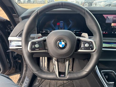 Used 2023 BMW 740i w/ Luxury Rear Seating Package image 18