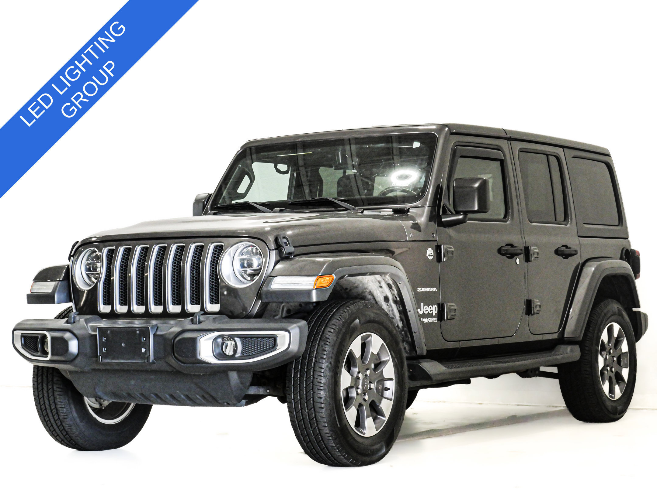 Used 2018 Jeep Wrangler Unlimited Sahara AWD/4WD image 3