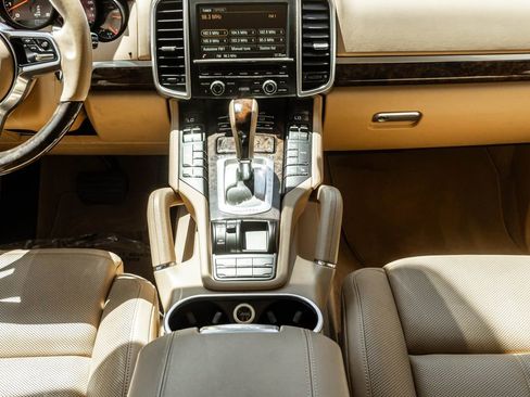 Used 2016 Porsche Cayenne AWD/4WD image 11