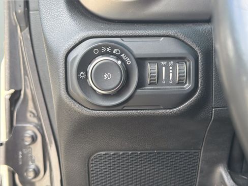 Used 2018 Jeep Wrangler Unlimited Sport S AWD/4WD image 17
