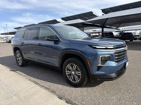 Used 2025 Chevrolet Traverse LT AWD/4WD image 7