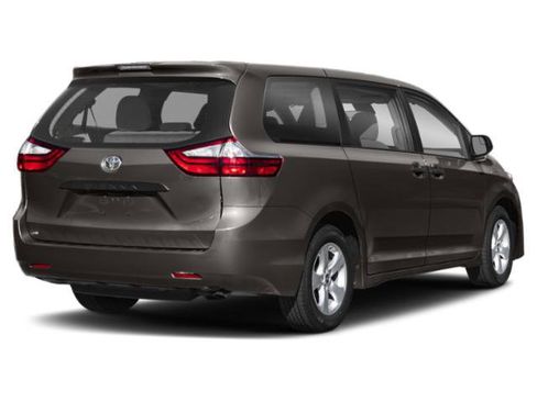 Used 2018 Toyota Sienna LE w/ Carpet Mat Package FWD image 2