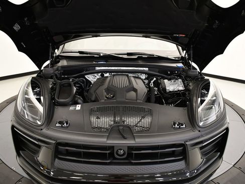 Certified 2025 Porsche Macan image 13