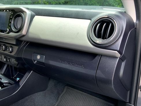 Used 2020 Toyota Tacoma SR5 image 18