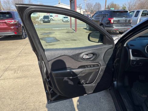 Used 2014 Jeep Cherokee Sport image 6