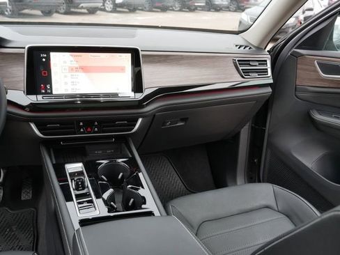 Certified 2025 Volkswagen Atlas SEL image 24