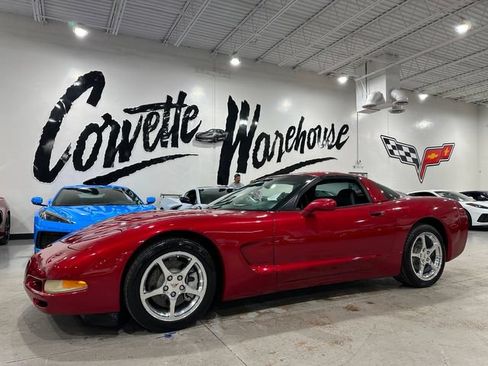 Used 2002 Chevrolet Corvette Coupe w/ Preferred Equipment Group2 RWD image 1