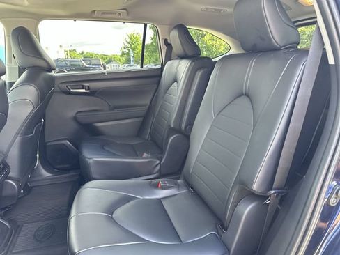 Used 2025 Toyota Highlander XLE AWD/4WD image 27