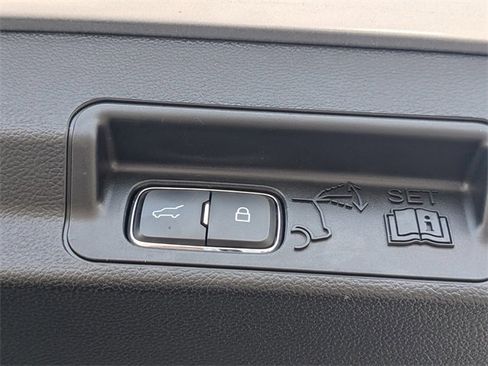 Used 2023 Ford Explorer Limited image 14