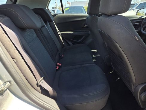 Used 2018 Chevrolet Trax LS image 14