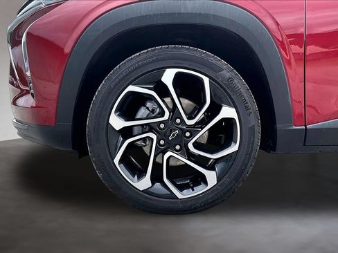 Used 2025 Chevrolet Trax RS w/ Driver Confidence Package FWD image 31
