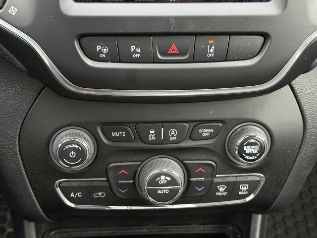 Certified 2023 Jeep Cherokee Altitude Lux AWD/4WD image 12