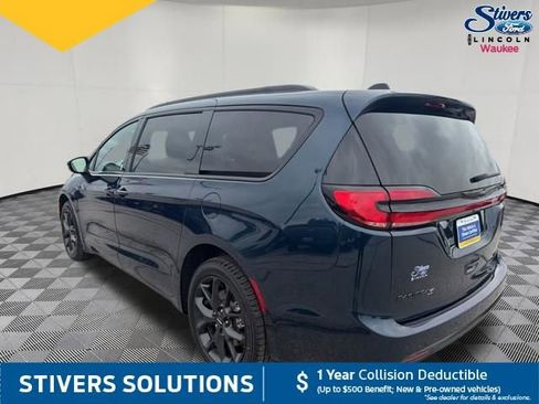 Used 2023 Chrysler Pacifica Limited w/ Uconnect Theater Family Group AWD/4WD image 11