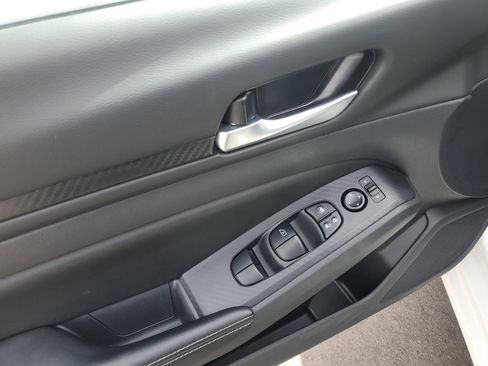 Used 2025 Nissan Altima 2.5 SV FWD image 9