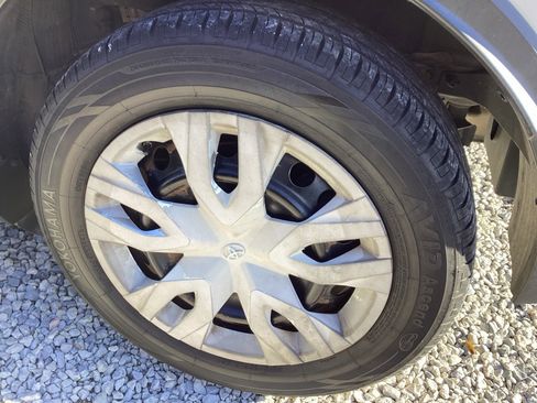 Used 2019 Toyota C-HR LE image 27