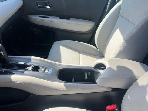 Used 2019 Honda HR-V LX image 16