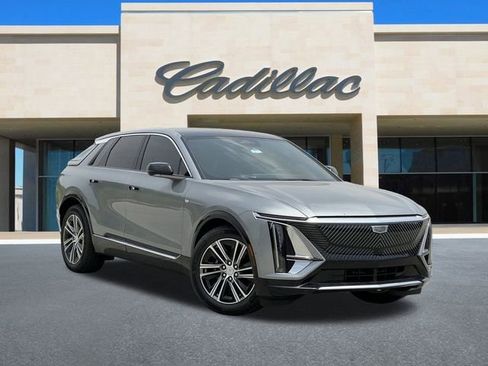 New 2025 Cadillac Lyriq Luxury image 2