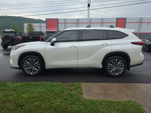 Used 2021 Toyota Highlander Platinum AWD/4WD image 7